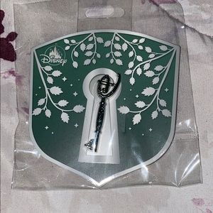 Disney ceremony key pin